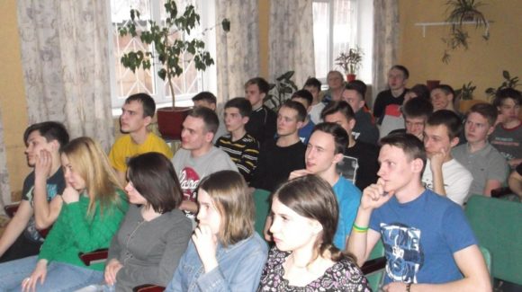 Представители СРОО «Общее дело» провели занятие для студентов в общежитии №2 Екатеринбургского колледжа железнодорожного транспорта