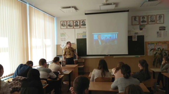 Активисты ОО «Общее дело» провели занятие «Здоровый образ жизни» для учащихся средней общеобразовательной школы № 45 города Новосибирска