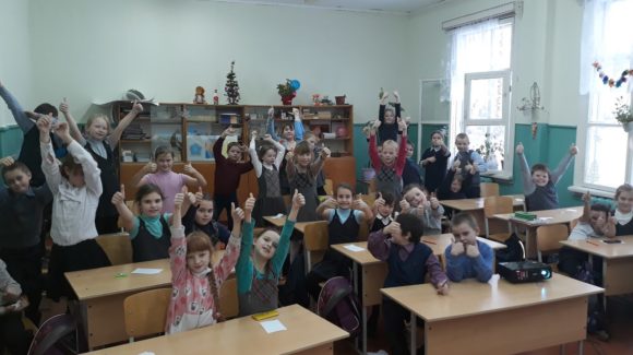 Школьники из поселка Новатор Вологодской области посмотрели мультфильм «Опасное погружение»