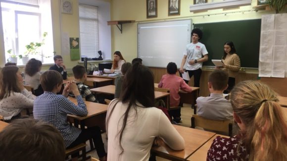 “Сверстник сверствнику”: юные активисты “Общего Дела” провели занятия в костромской школе №29