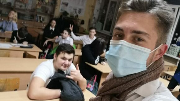 Активисты сочинского отделения провели занятие для 8Д класса гимназии №16