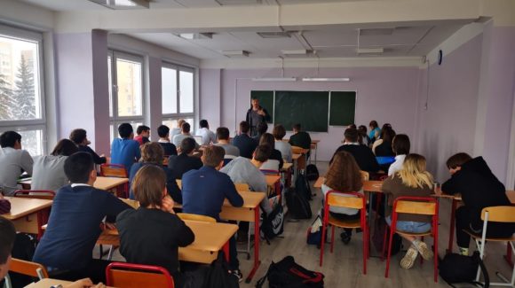 Профилактические занятия в московской школе №444