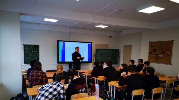 Продолжена серия встреч с учениками московской школы №444