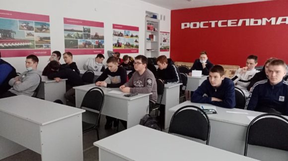 Участники отряда «Лидер» провели классный час в группе №12 БПОУ УР «Игринский политехнический техникум»