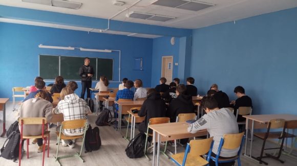 Серия профилактических мероприятий в московской школе №444