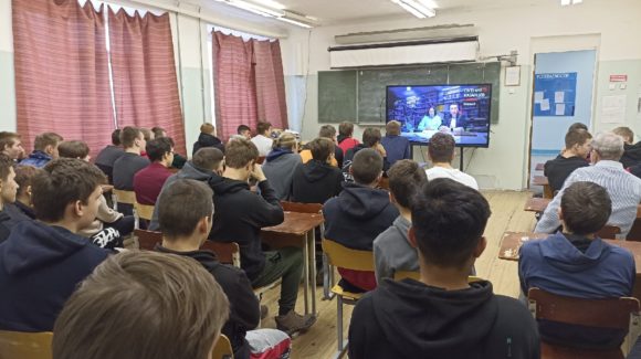 Профилактическое занятие для первокурсников Уральского техникума автомобильного транспорта и сервиса