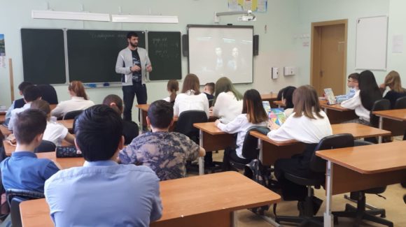 Учащиеся екатеринбургской школы №23 хотят больше знать про то, как их сверстников вовлекают в никотиновую зависимость