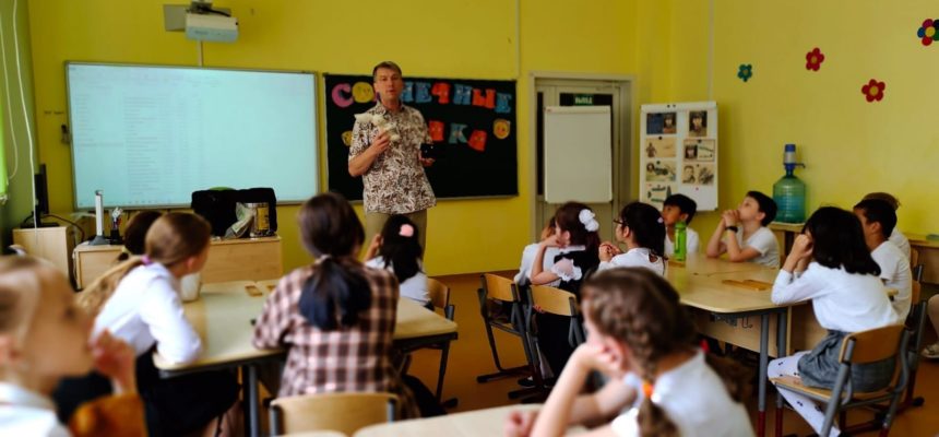 Анатолий Гурин проводит системные занятия в школе 12 города Домодедово