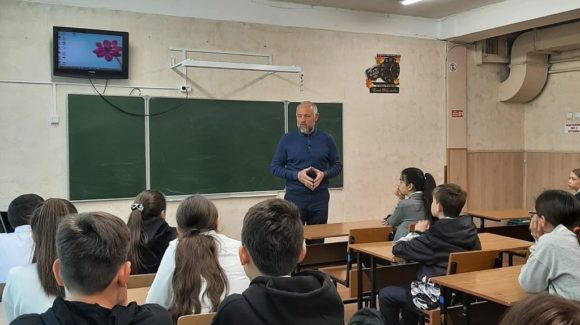 Олег Максимченко и Михаил Панов провели 3 интерактивных занятия в школе 83