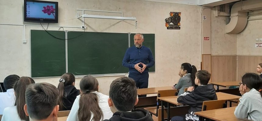 Олег Максимченко и Михаил Панов провели 3 интерактивных занятия в школе 83