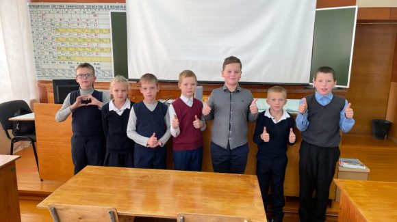 Дмитрий Меркурьев провёл познавательные уроки в школе села Усь-Алексеево